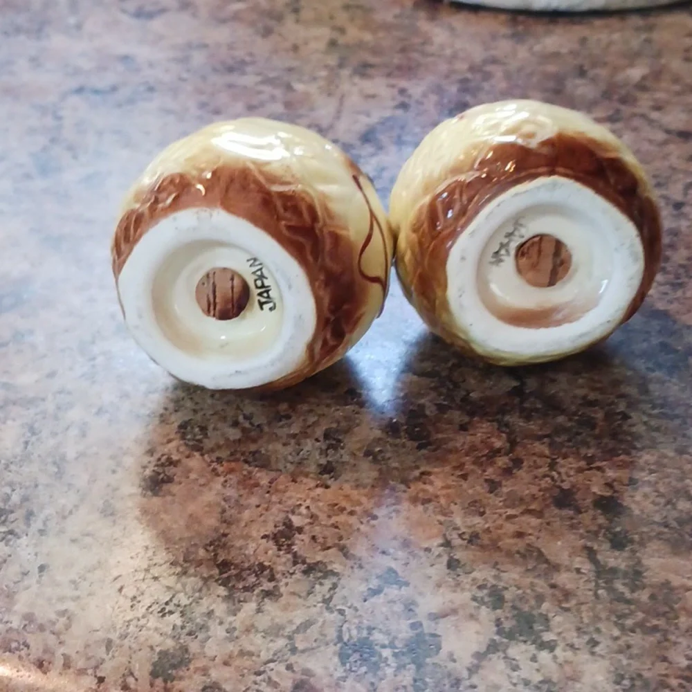 VINTAGE Smiley Pineapple Salt & Pepper Shaker Set